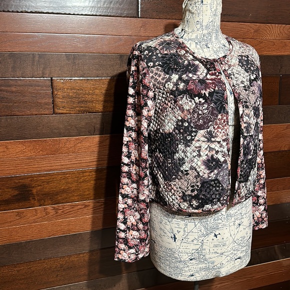 Xhilaration Open Front Long Sleeve Quilted Floral Blazer - Picture 2 of 10